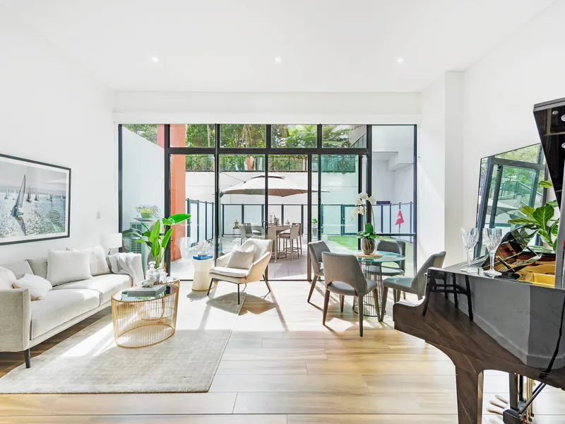 Smart style with an extra-large courtyard