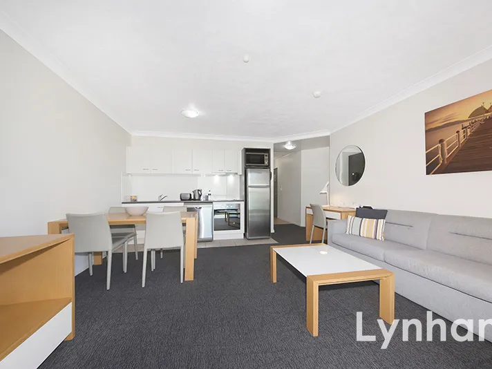 Dual key fully furnished Quest Apartment - central to restaurants and stadium