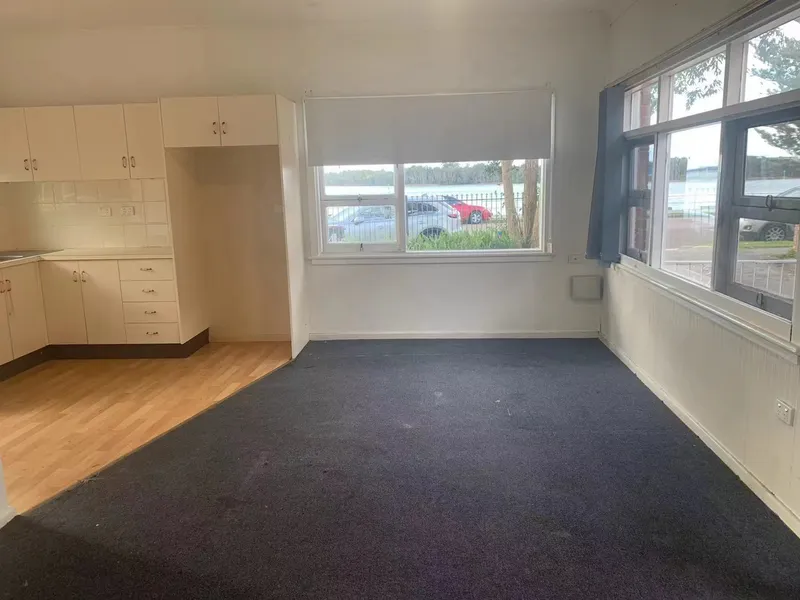 Water Front Villa For Lease