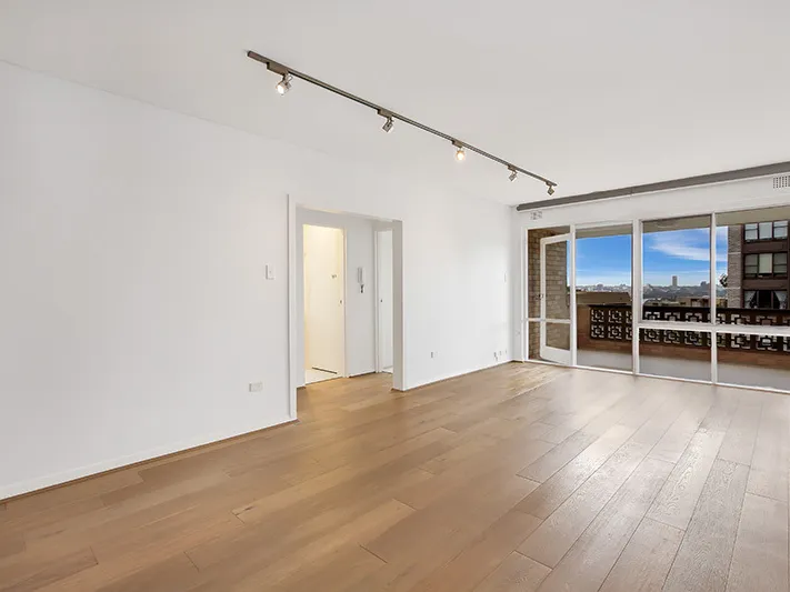 Immaculate Top Floor Apartment