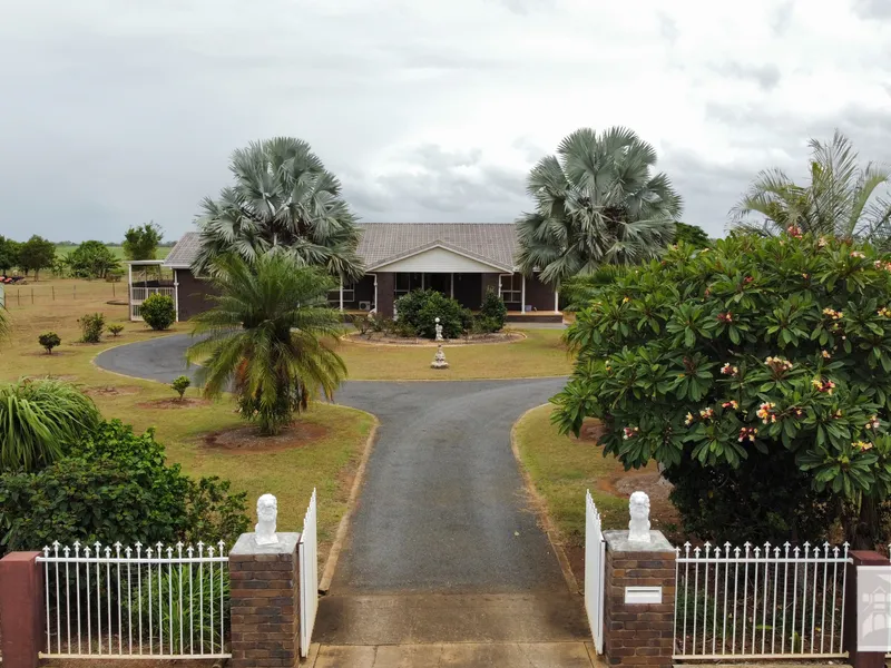 YOUR OWN ACREAGE PARADISE