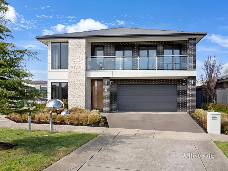 Finesse, style and sophistication in premier Insignia Golf Course Estate