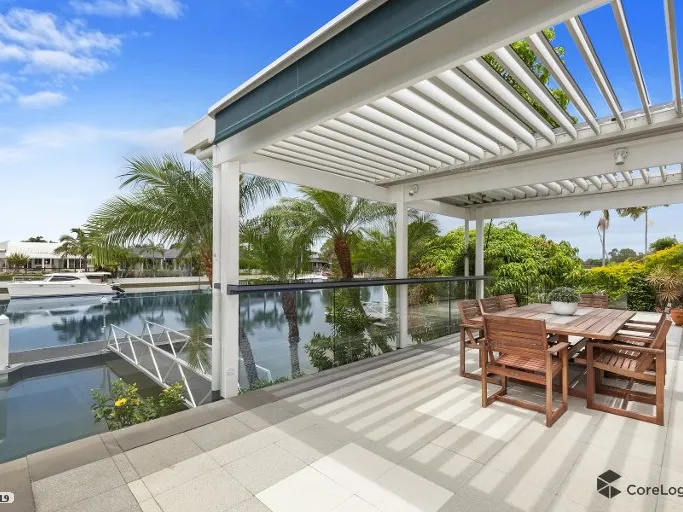 FIVE BEDROOM FULLY FURNISHED WATERFRONT HOME WITH HUGE GRANNY FLAT AND PONTOON!!