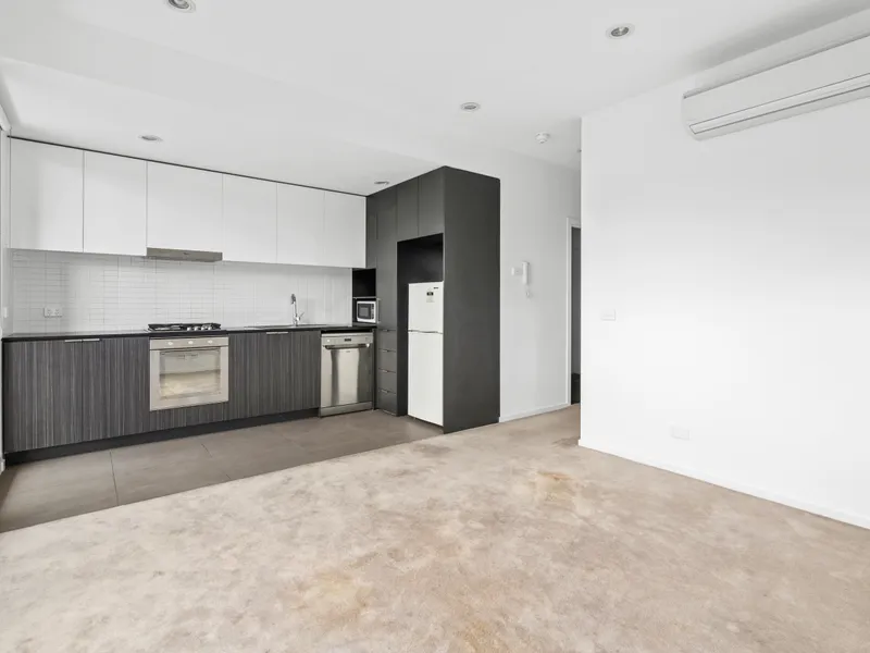 Beautiful Views, Bountiful Space & Close to Everything