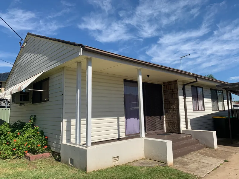 COSY 3 BEDROOM HOUSE