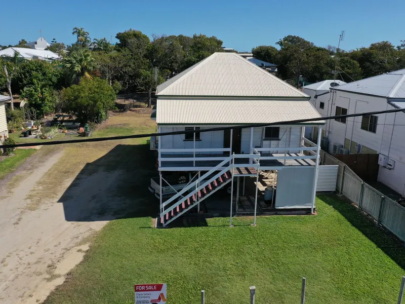 SO CLOSE - HARBOUR, SHOPS, SCHOOLS