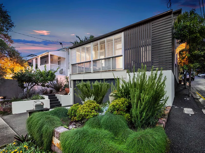 Private with a perfect indoor outdoor flow - your bolt-hole in the heart of Teneriffe