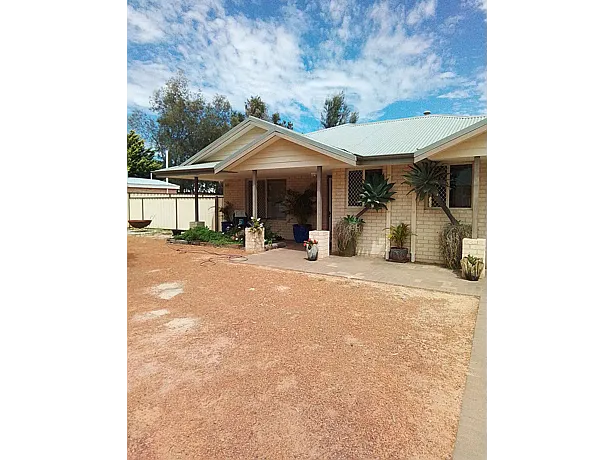 Good sized 2 Bedroom Seperate Unit