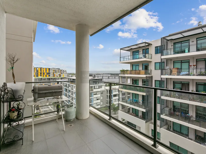 Modern and Generously Sized One Bedroom + Study/Media Room in a Convenient Location!