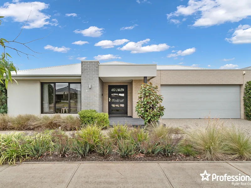 THE EPITOME OF LUXURY LIVING IN THORNHILL PARK