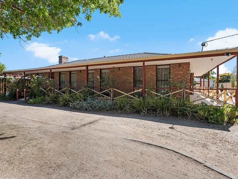 Family Home !! Gardner Included !!