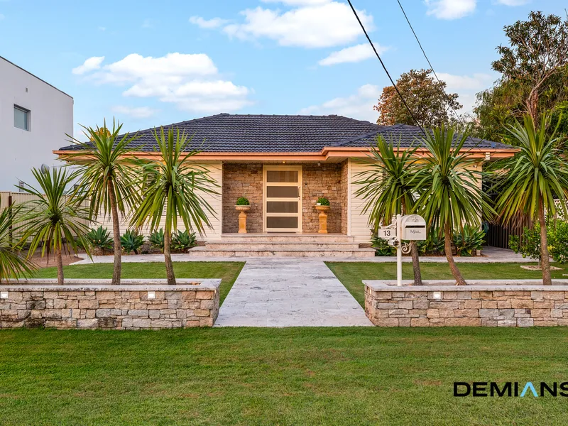 Renovated with beautiful taste, she's got an outdoor area with plenty of space, and comes with a pizza oven perfectly placed.