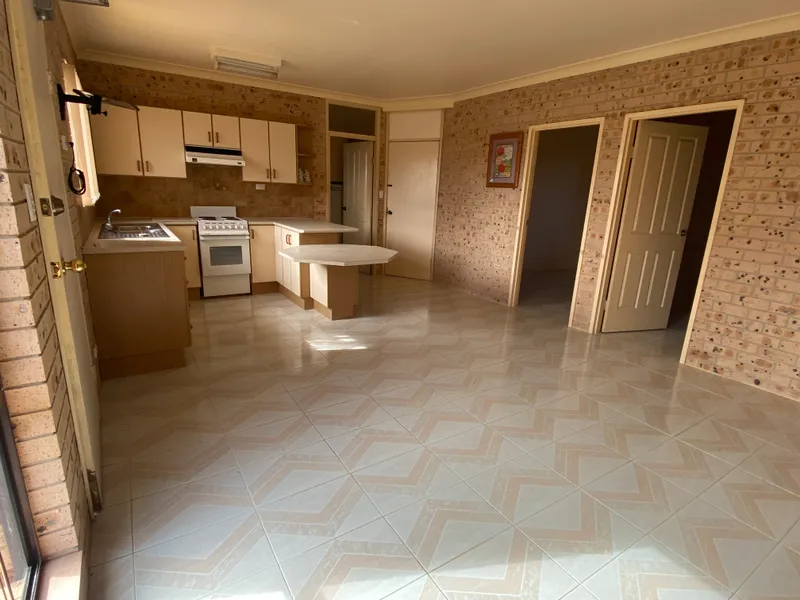 Low Maintenance - Well Maintained 2 Bedroom Apartment - Coastal Appeal