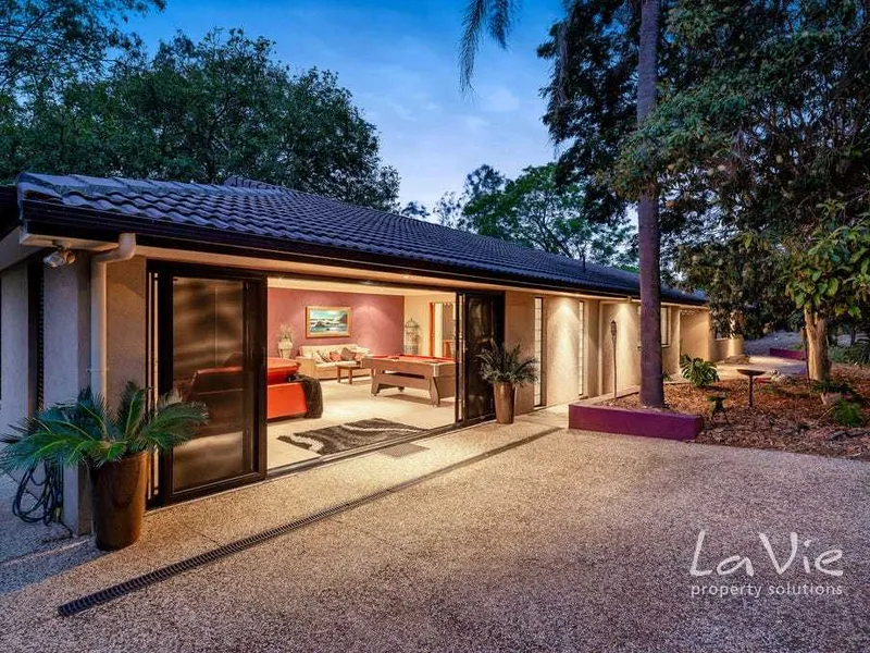 4 Bedroom 3 Bathroom Family Home on Acreage Property