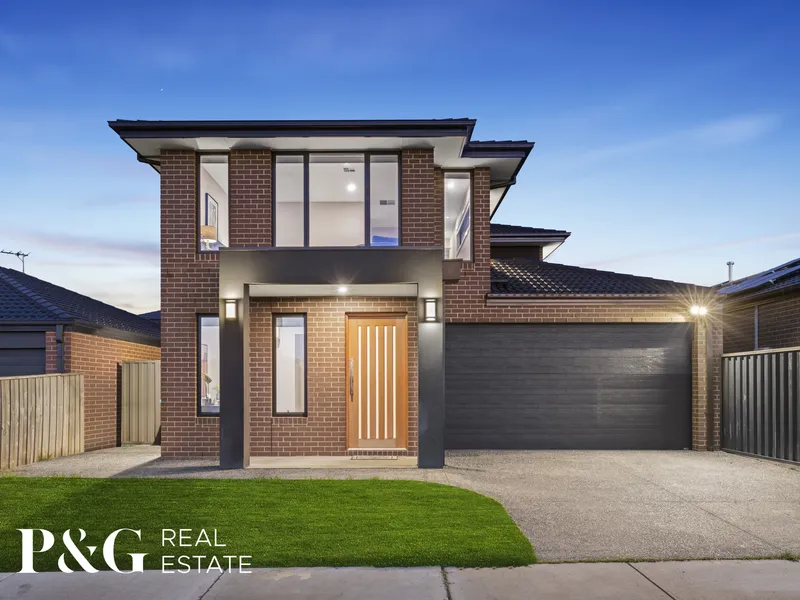 Near New Spacious Family Home With Guest Suite/Home Business Space!