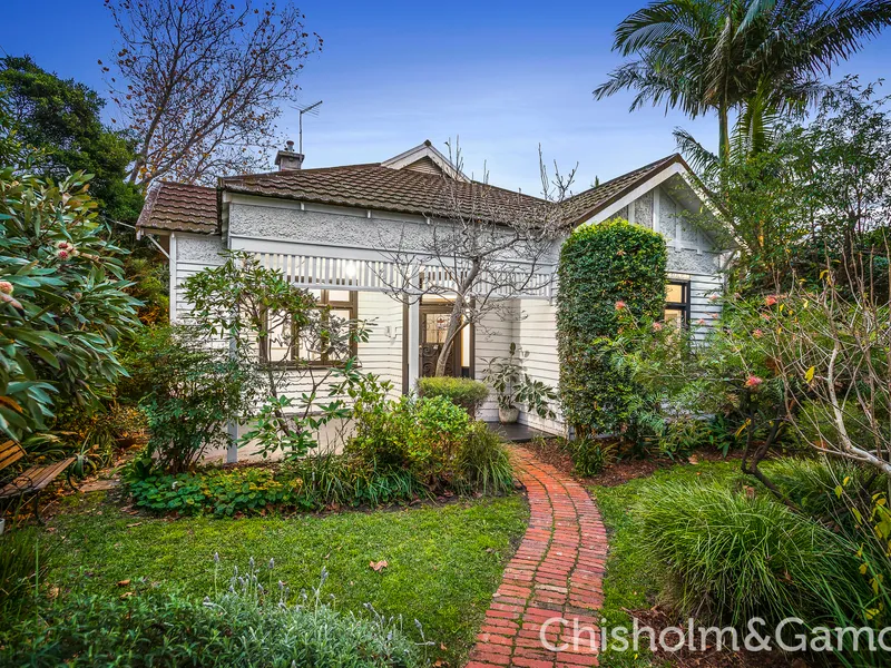 Picturesque Freestanding Elwood Haven in Prime location