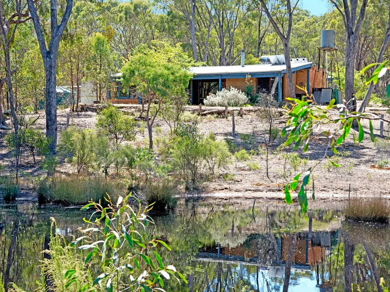 BEAUTIFUL BUSH TRANQUILITY – 10 ACRES WITH A MUDBRICK COUNTRY HOME PLUS SECOND DWELLING.