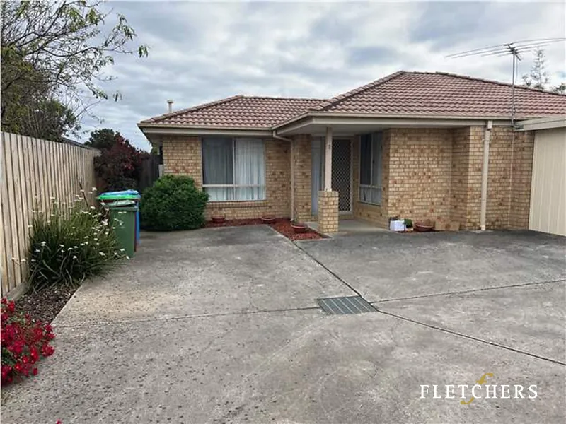 FEATURE PACKED UNIT IN THE CENTRE OF CRANBOURNE!