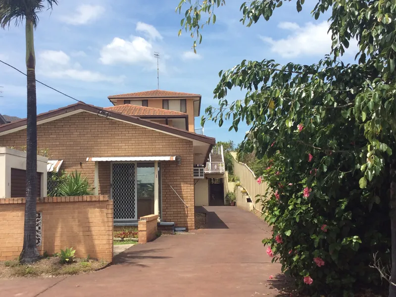 SPACIOUS APARTMENT WITH TWO BALCONIES IN GREAT LOCATION