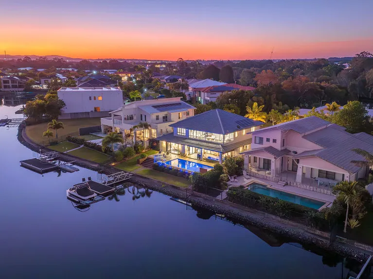 A Coastal Haven of Luxury and Serenity