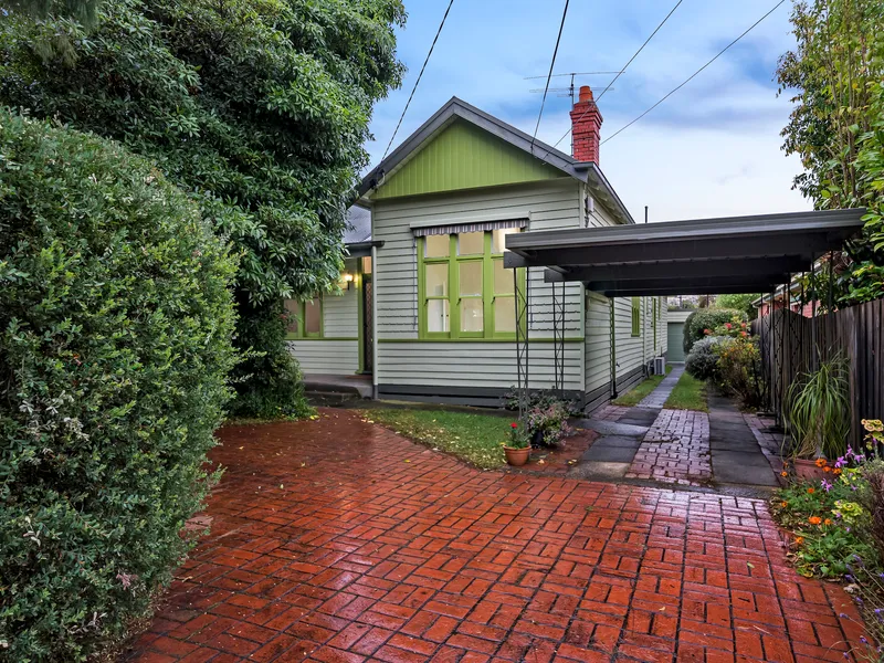 Opportunity Knocks In Prized Gardenvale Position