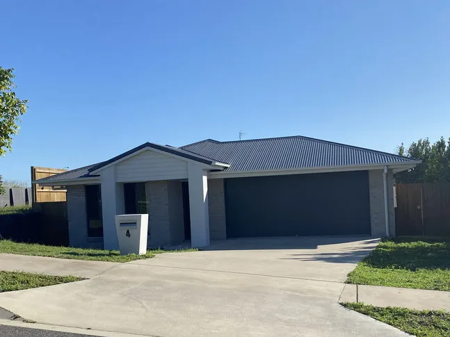 Beautifully Designed Lowset Home