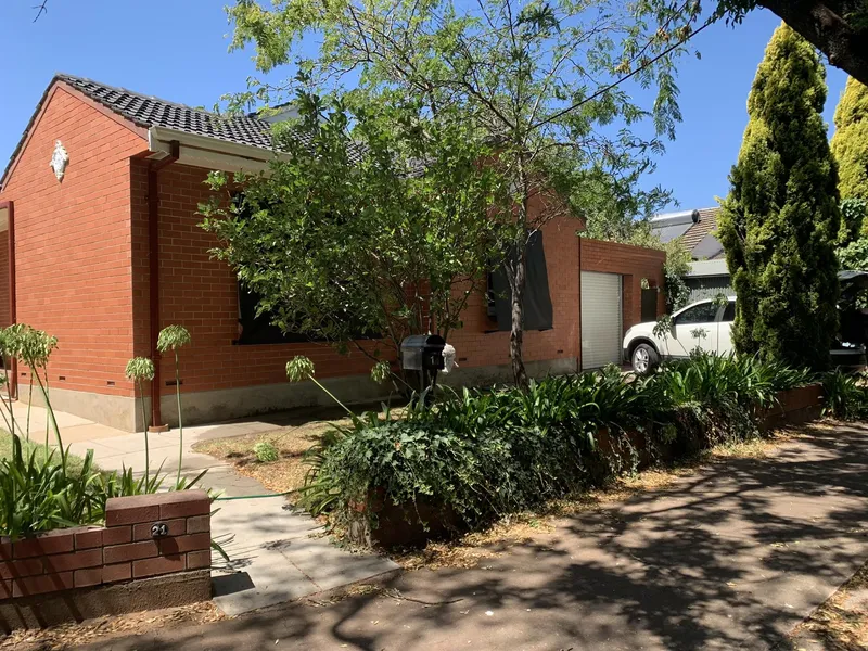 WELL MAINTAINED SMALL GROUP CONVENIENT TO TRANSPORT