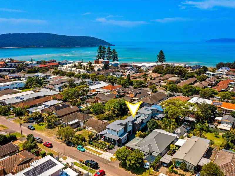ALMOST NEW, THREE BEDROOM TWO BATHROOM TOWNHOUSE IN ETTALONG BEACH - WALKING DISTANCE TO SHOPS & BEACH