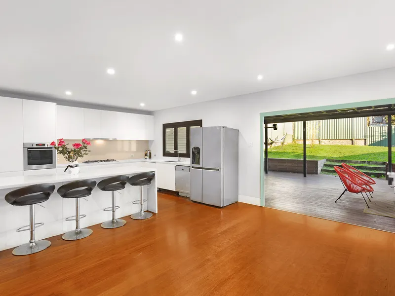 Refurbished family home in a central position