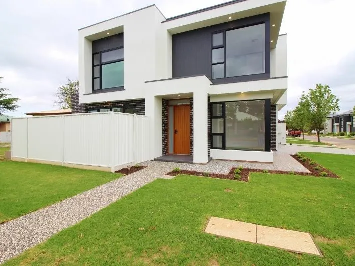 TORRENS TITLE HOME. CORNER HOME. DOUBLE GARAGE. MODERN DESIGNS.