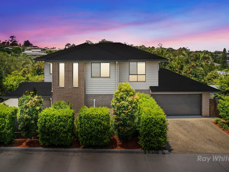 PRIVACY. LOCATION. SPACE. THIS 5 YRS NEW TERRACE HOUSE HAS IT ALL. AMAZING OWNER OR INVESTOR OPPORTUNITY!