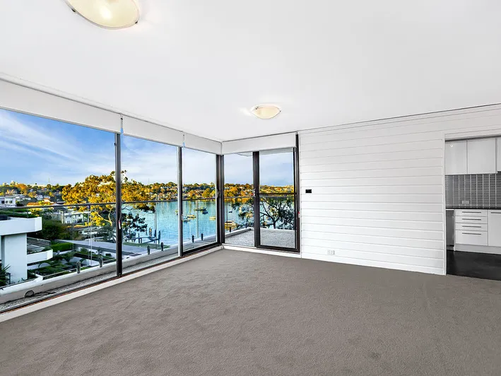 Breathtaking Views from this Beautifully Presented Apartment