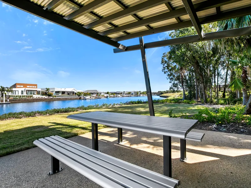 WALK TO WATERFRONT PARK