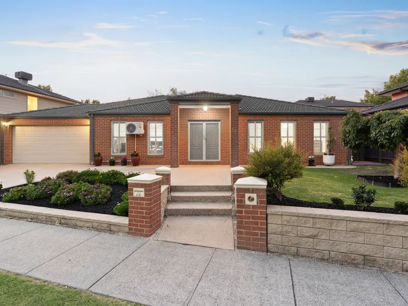 IMPECCABLE FAMILY HOME OVER LOOKING PARKLANDS