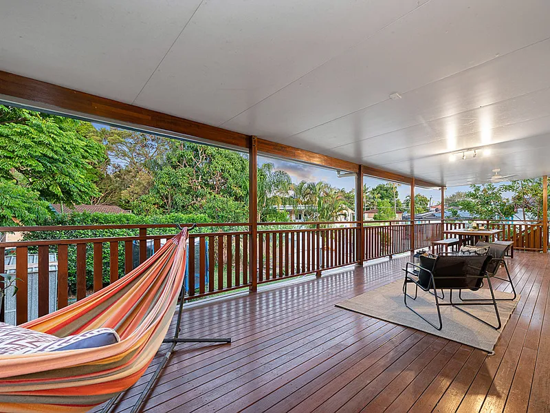 BRILLIANT OUDOOR ENTERTAINING PLUS DUAL-LIVING OPTIONS