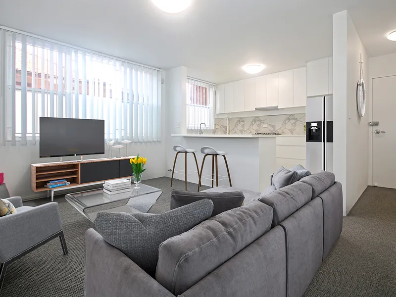 Beautifully renovated from top to bottom – An absolute showstopper  