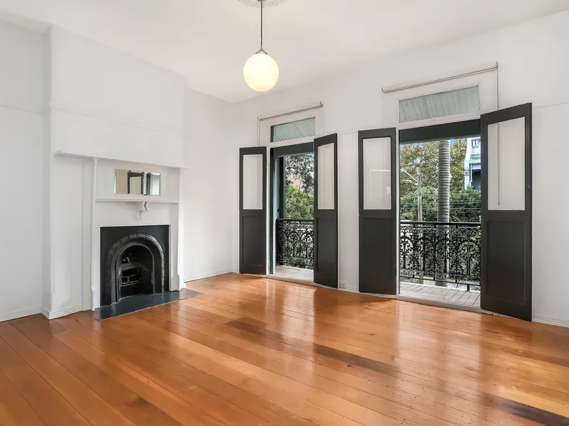 FOUR BEDROOMS HOUSE GENEROUS TERRACE