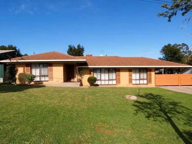 LARGE 4 BEDROOM FAMILY HOME................. OPEN INSPECTION WEDNESDAY 14TH APRIL    4.30 -4.45PM