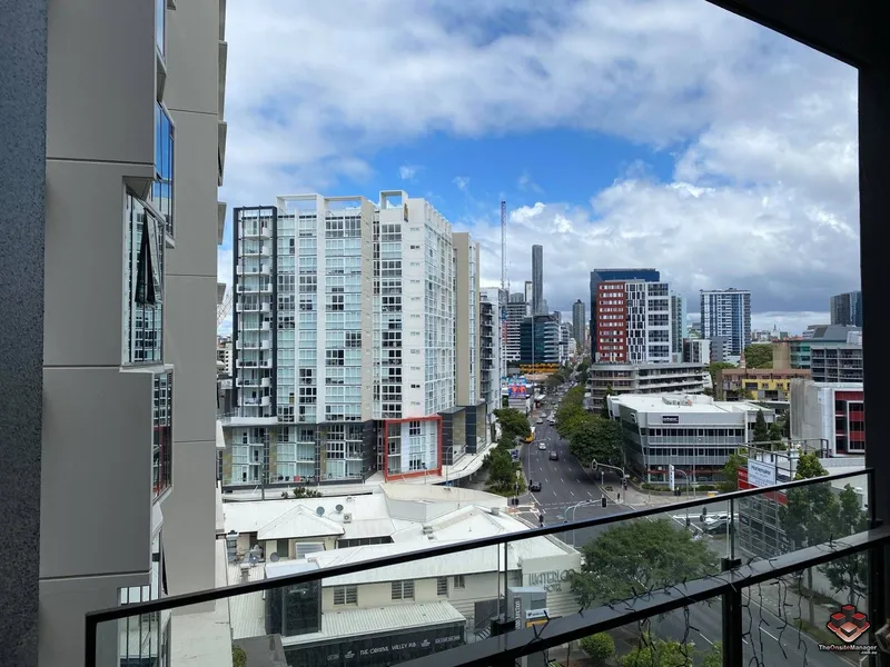 CAPRI LEVEL 8 - PARTIALLY FURNISHED 2 BEDROOM 2 BATHROOM APARTMENT WITH CITY VIEWS
