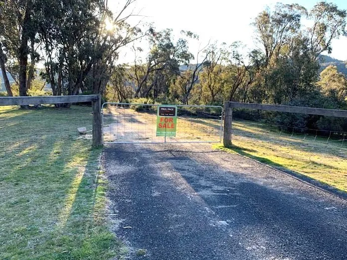 13 Acres Private Cul de sac Location In Unique Community Estate With Exclusive Trail Ride & Water Supply. Great Views ! Great Location !