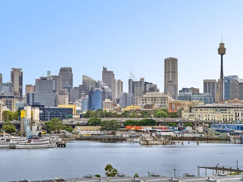 Top floor apartment with city and harbour views