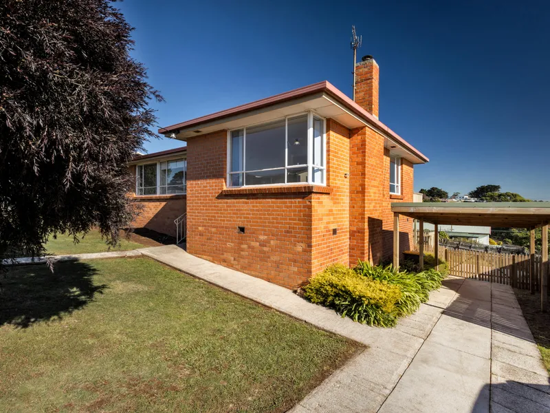 Charming 3-Bedroom House in Acton