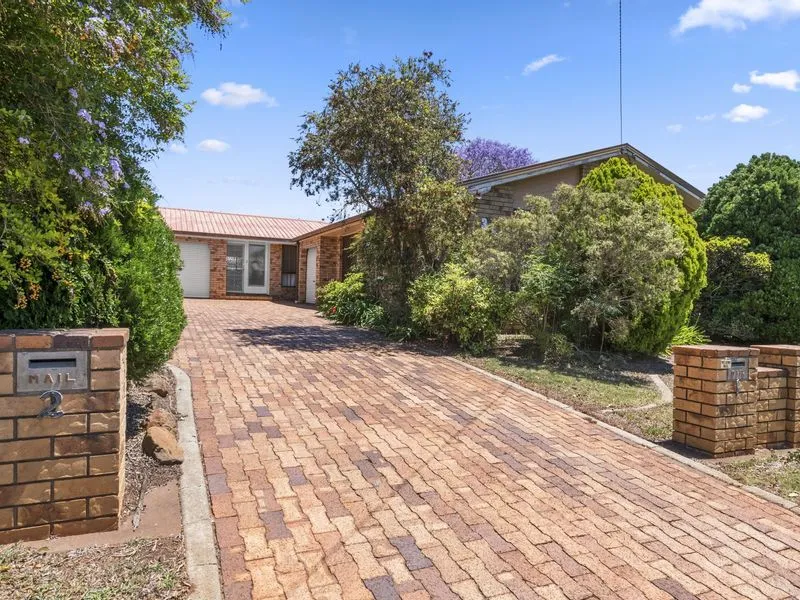 Spacious Duplex - Nice and Quiet