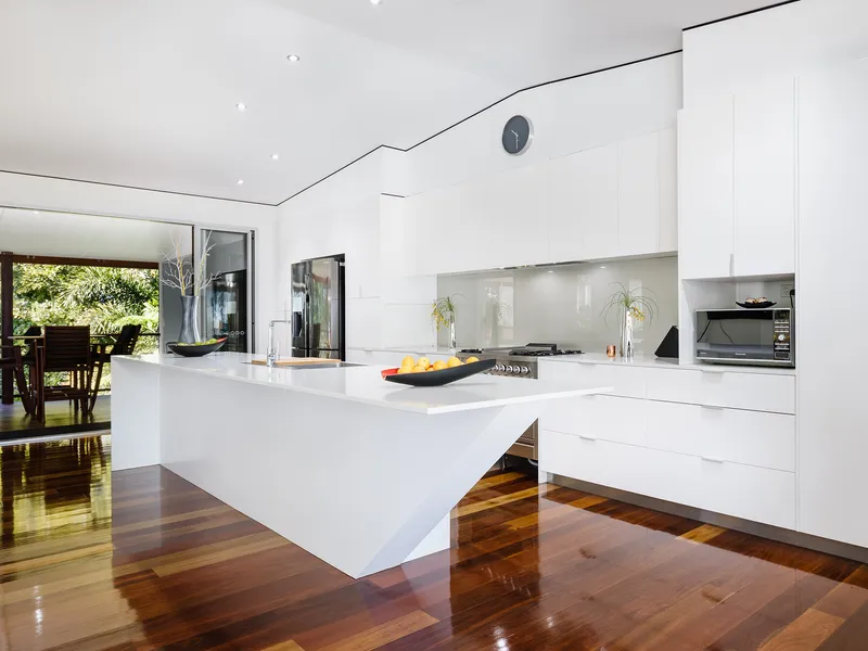 Large Contemporary Home In Prime Location