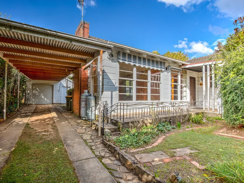 1950's Classic, in a great location