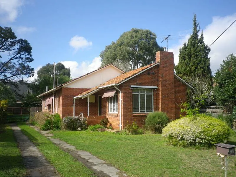 GREAT LOCATION, BIG BACKYARD