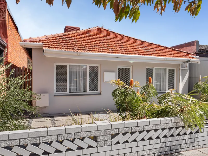Rare opportunity. Spacious home in the Hyde Park precinct.