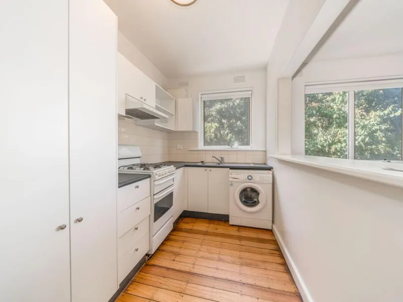 BRIGHT AND PERFECTLY LOCATED ONE BEDROOM