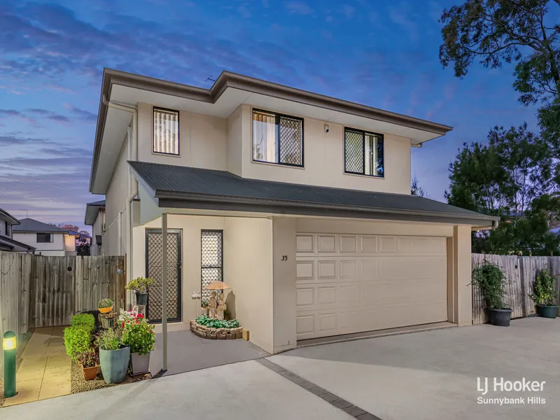 2 STOREY STAND ALONE TOWNHOUSE, DOUBLE GARAGE & 217M2