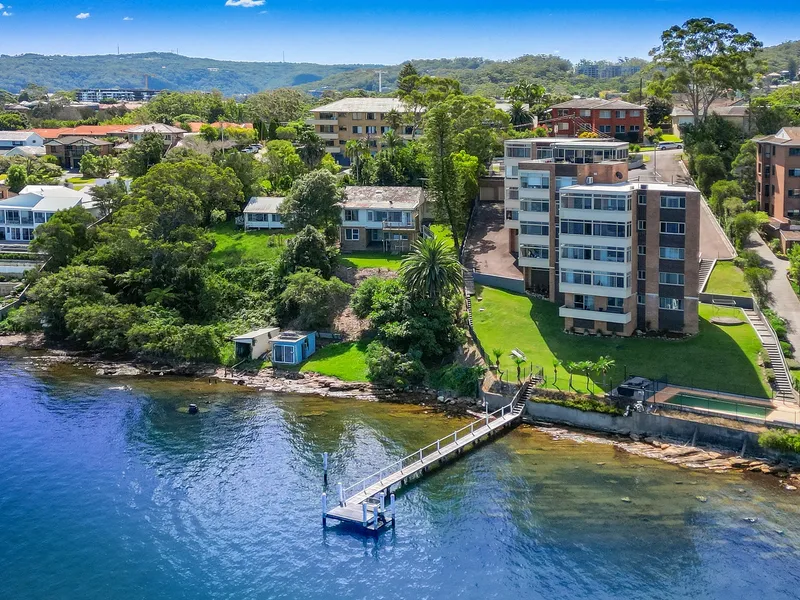Absolute Waterfront Apartment & Magic Views